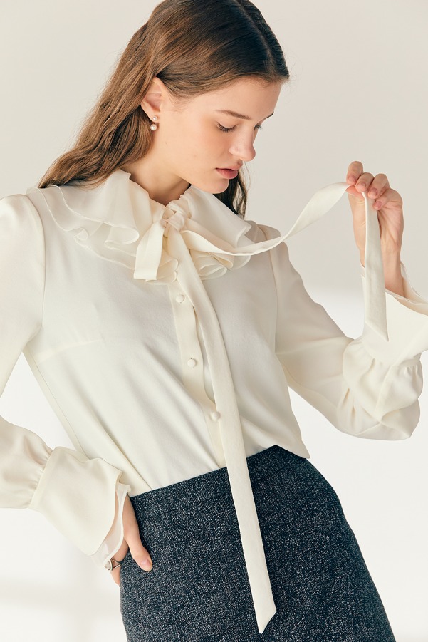 [한혜진 착용]EDELINE Ruffle collar blouse (Ivory)